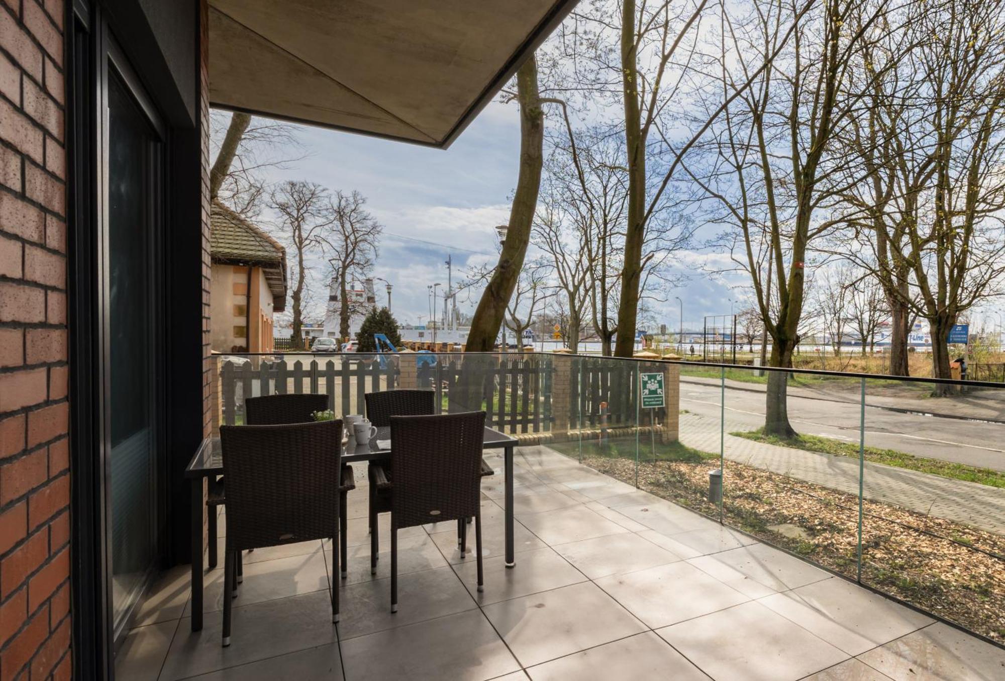 Modern Studio With Terrace And Parking In Swinoujscie By Noclegi Renters Bagian luar foto